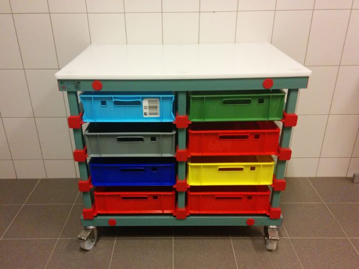 Vorbereitungsarbeitstisch 1000x666x920 mm, für 2x4 Behälter 600x400x120 mm, 4 Lenkrollen