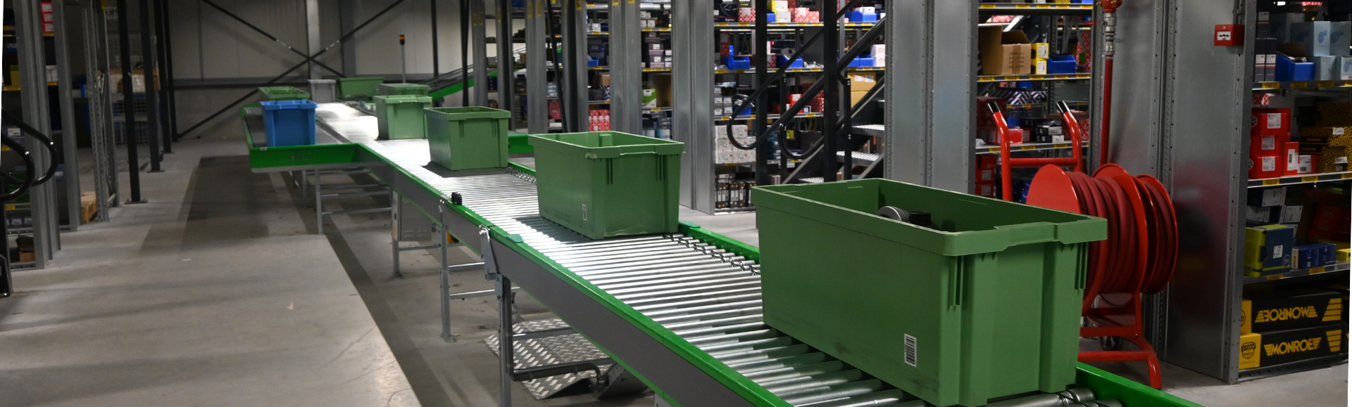 Equiper Molco Car Parts de bacs emboîtables et pivotants pour son nouveau entrepôt
